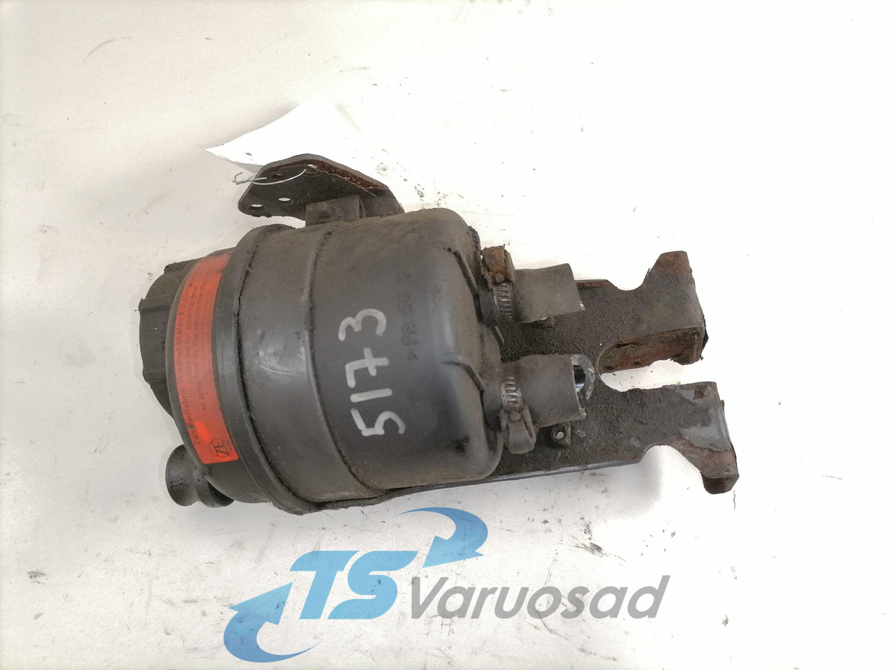 Volvo Steering oil tank+ bracket 1592945 - Cev za servo volan za Tovornjak: slika 3 Volvo Steering oil tank+ bracket 1592945 - Cev za servo volan za Tovornjak: slika 3