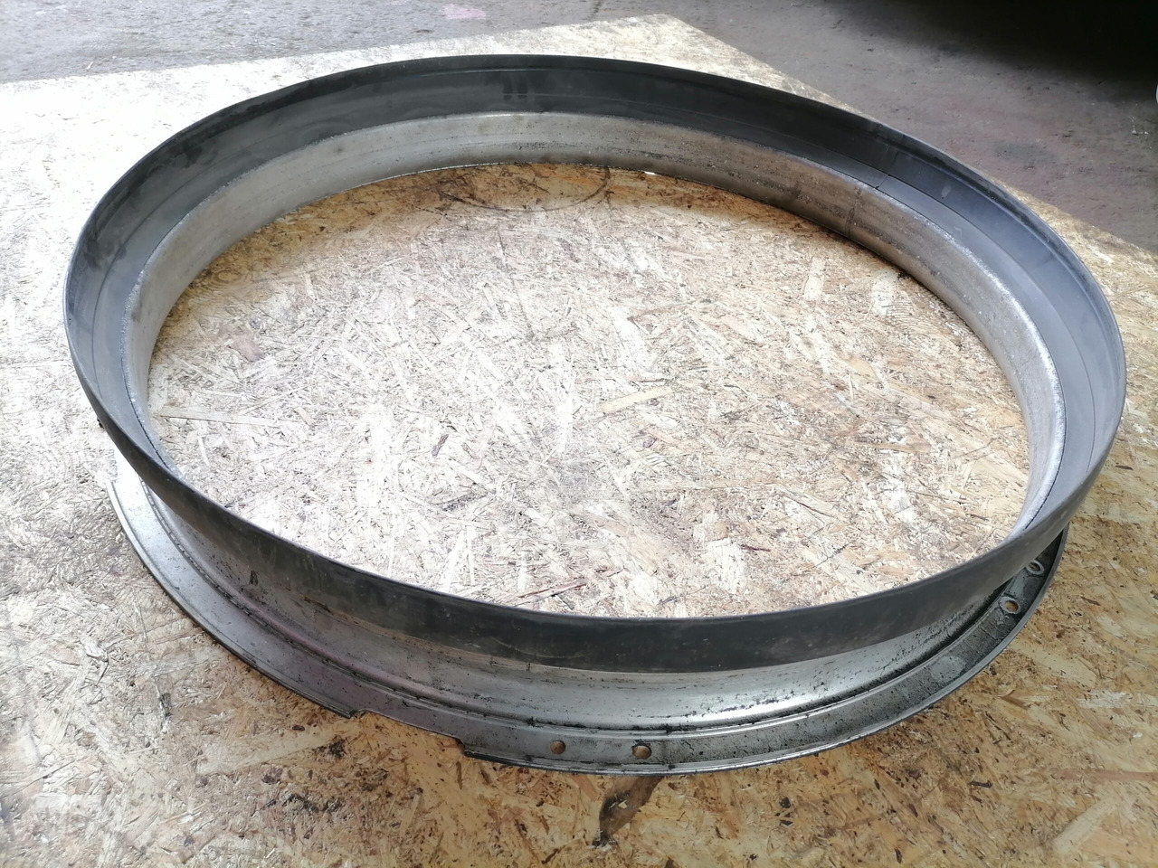 Volvo Ventilaatori metallrõngas 22134195 - Hladilnik motorja za Tovornjak: slika 2 Volvo Ventilaatori metallrõngas 22134195 - Hladilnik motorja za Tovornjak: slika 2