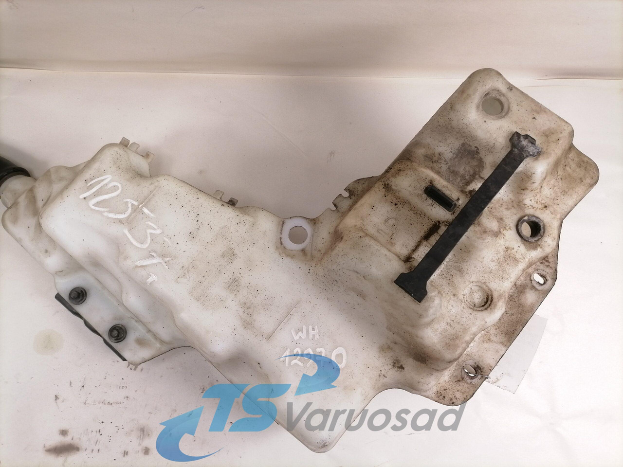 Volvo Windscreen washer fluid tank 84092259 - Brisalec za Tovornjak: slika 2 Volvo Windscreen washer fluid tank 84092259 - Brisalec za Tovornjak: slika 2