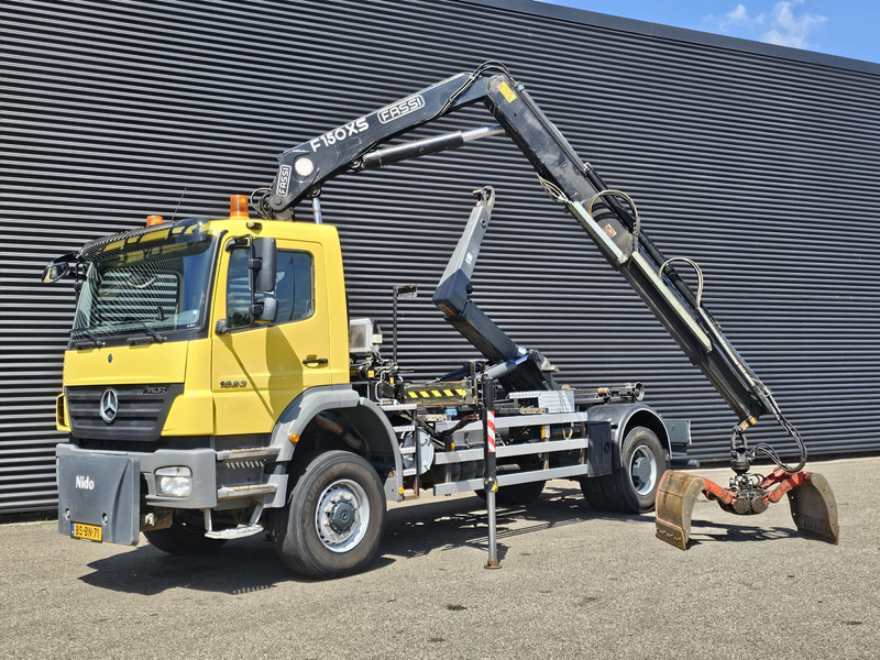 Mercedes-Benz AXOR 1823 4X4 / FASSI CRANE + HOOKLIFT / SPRING SUSPENSION - Kotalni prekucni tovornjak, Tovornjak z dvigalom: slika 3 Mercedes-Benz AXOR 1823 4X4 / FASSI CRANE + HOOKLIFT / SPRING SUSPENSION - Kotalni prekucni tovornjak, Tovornjak z dvigalom: slika 3