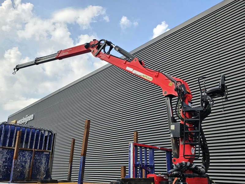 Scania G440 / RETARDER / 8x4 / PALFINGER-EPSILON CRANE - Tovornjak s kesonom, Tovornjak z dvigalom: slika 3 Scania G440 / RETARDER / 8x4 / PALFINGER-EPSILON CRANE - Tovornjak s kesonom, Tovornjak z dvigalom: slika 3