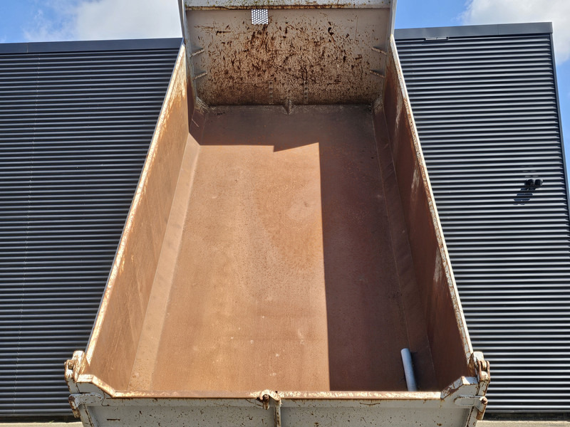 MAN TGA 26.440 / TIPPER - TRACTOR COMBI /6x4 / SPRING / BIG AXLE - Vlačilec: slika 3 MAN TGA 26.440 / TIPPER - TRACTOR COMBI /6x4 / SPRING / BIG AXLE - Vlačilec: slika 3