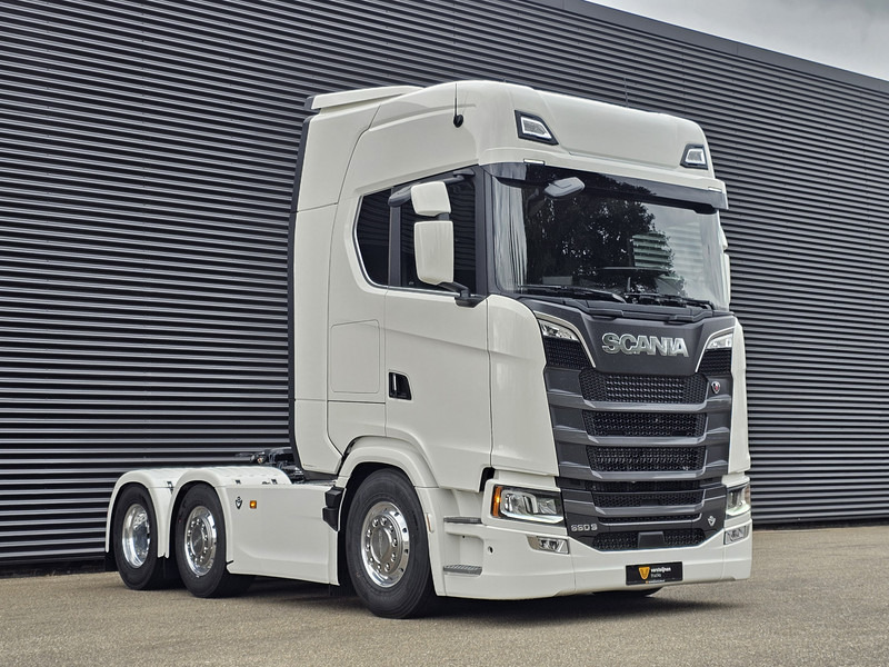 Scania S660 V8 6x2/4 / 2 x PTO / PARKING COOLER / FULL AIR - Vlačilec: slika 4 Scania S660 V8 6x2/4 / 2 x PTO / PARKING COOLER / FULL AIR - Vlačilec: slika 4