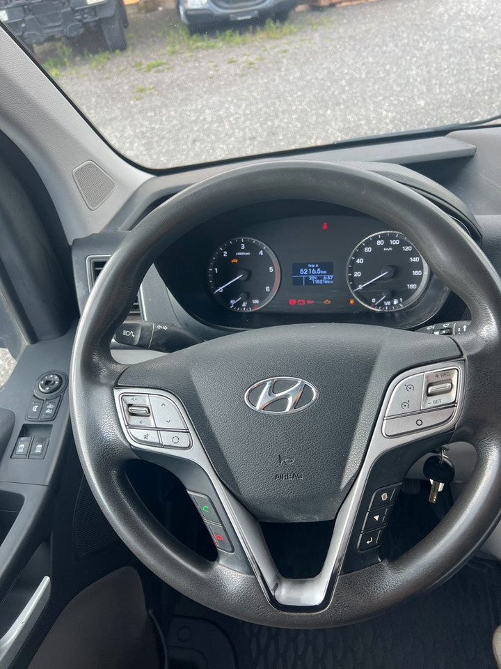 Interior photo 2:  Hyundai H350 Kasten Kasten L3H2 Profi Kurz / Hoch lizing Hyundai H350 Kasten Kasten L3H2 Profi Kurz / Hoch