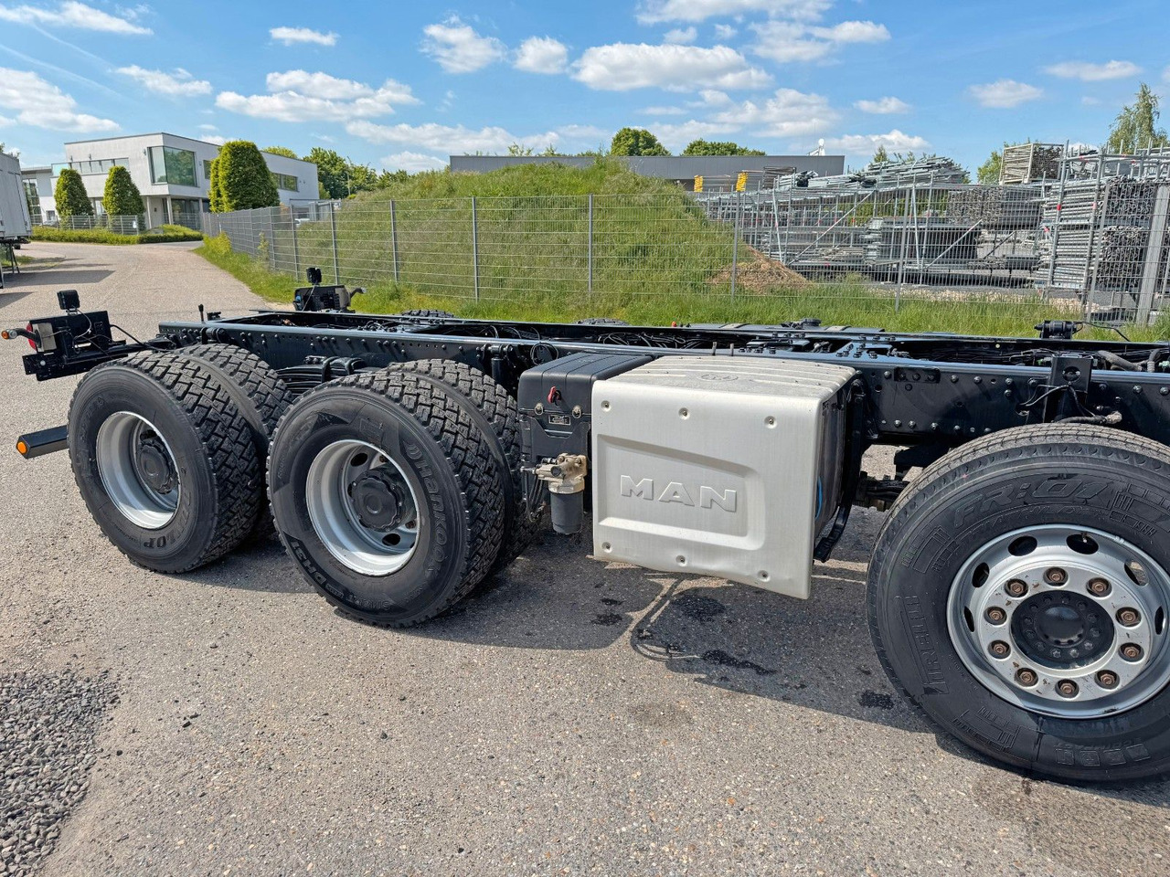 Tovornjak prekucnik MAN 35.470 8X4 Kipperfahrgestell Reifen 12 X NEU Top: slika 15