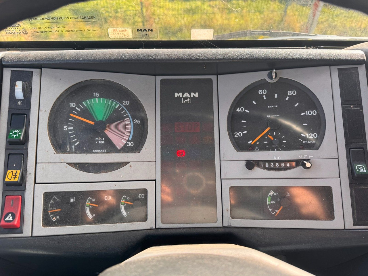 MAN 8.140 4X2 Pritsche Plane Original Km - Dostavno vozilo s ponjavo: slika 2 MAN 8.140 4X2 Pritsche Plane Original Km - Dostavno vozilo s ponjavo: slika 2