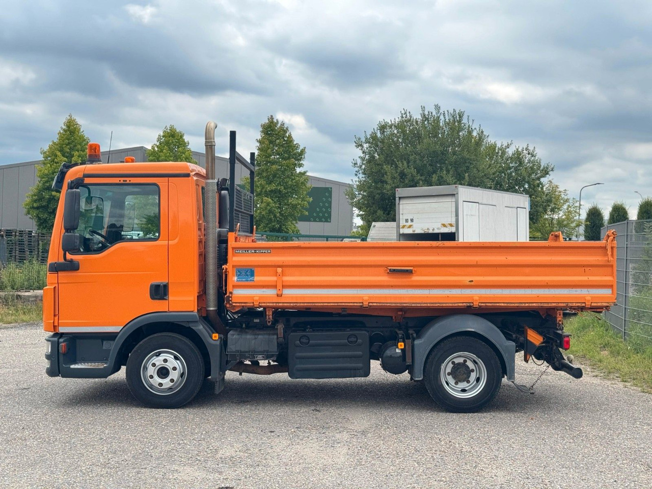 MAN 8.220 4x2 Meiller 3S. Kipper AHK Sperrdiff. TOP - Tovornjak prekucnik: slika 3 MAN 8.220 4x2 Meiller 3S. Kipper AHK Sperrdiff. TOP - Tovornjak prekucnik: slika 3