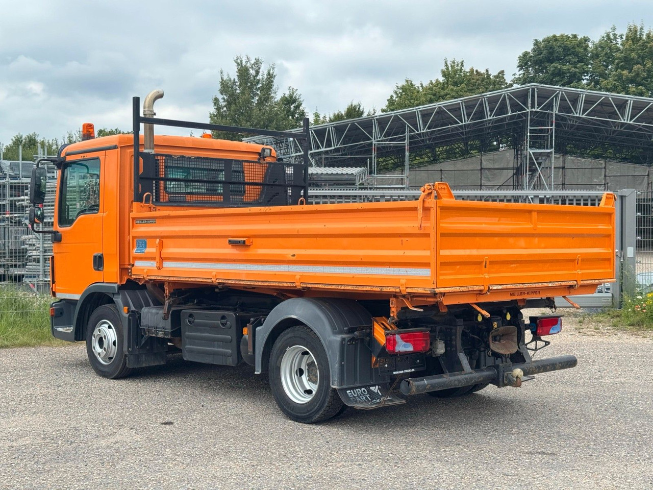 MAN 8.220 4x2 Meiller 3S. Kipper AHK Sperrdiff. TOP - Tovornjak prekucnik: slika 4 MAN 8.220 4x2 Meiller 3S. Kipper AHK Sperrdiff. TOP - Tovornjak prekucnik: slika 4