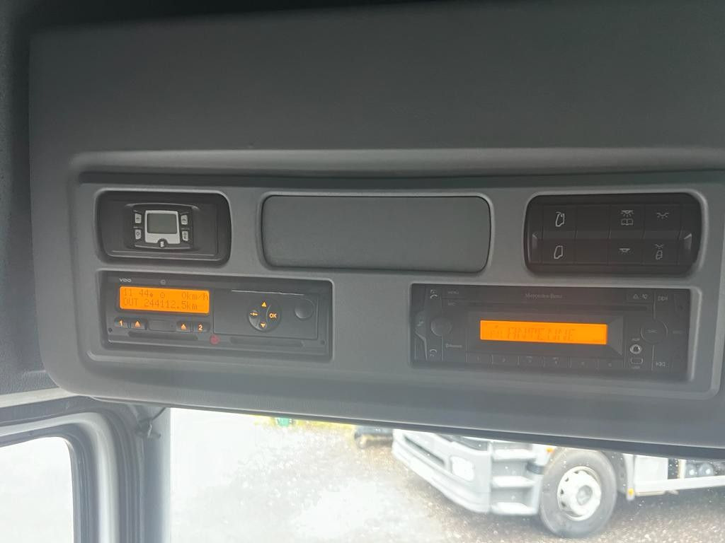 Mercedes-Benz 1324 4X2 Koffer Plane 6 to. Hebebühne Mercedes-Benz 1324 4X2 Koffer Plane 6 to. Hebebühne - Tovornjak s ponjavo: slika 5 Mercedes-Benz 1324 4X2 Koffer Plane 6 to. Hebebühne Mercedes-Benz 1324 4X2 Koffer Plane 6 to. Hebebühne - Tovornjak s ponjavo: slika 5