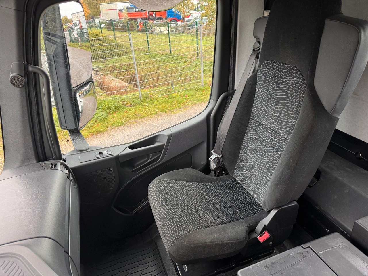 Mercedes-Benz 3748 8X4 Meiller Abroller mit Funk Top Zustand - Kotalni prekucni tovornjak: slika 5 Mercedes-Benz 3748 8X4 Meiller Abroller mit Funk Top Zustand - Kotalni prekucni tovornjak: slika 5