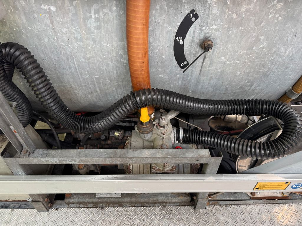 Mercedes-Benz 818 4X2 ROM Toilettenwagen Mercedes-Benz 818 4X2 ROM Toilettenwagen 6 Plätze - Vakuumski tovornjak: slika 4 Mercedes-Benz 818 4X2 ROM Toilettenwagen Mercedes-Benz 818 4X2 ROM Toilettenwagen 6 Plätze - Vakuumski tovornjak: slika 4