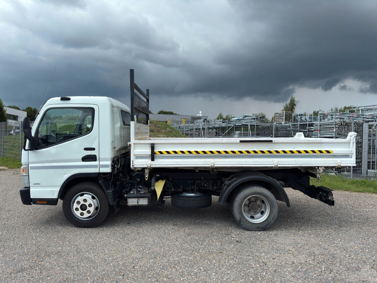 Mitsubishi 7C15 Fuso Canter 4x2 mit Meiller 3S. Kipper - Dostavno vozilo prekucnik: slika 5 Mitsubishi 7C15 Fuso Canter 4x2 mit Meiller 3S. Kipper - Dostavno vozilo prekucnik: slika 5