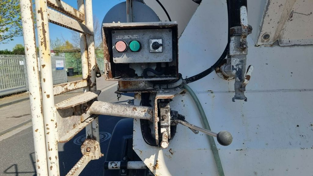 Müller-Mitteltal 2 Achs Betonmischauflieger Liebherr Müller-Mitteltal 2 Achs Betonmischauflieger Liebherr - Polprikolica mešalec betona: slika 5 Müller-Mitteltal 2 Achs Betonmischauflieger Liebherr Müller-Mitteltal 2 Achs Betonmischauflieger Liebherr - Polprikolica mešalec betona: slika 5