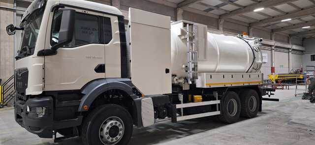 MAN TGS33.400 Jetter - Vakuumski tovornjak: slika 1 MAN TGS33.400 Jetter - Vakuumski tovornjak: slika 1