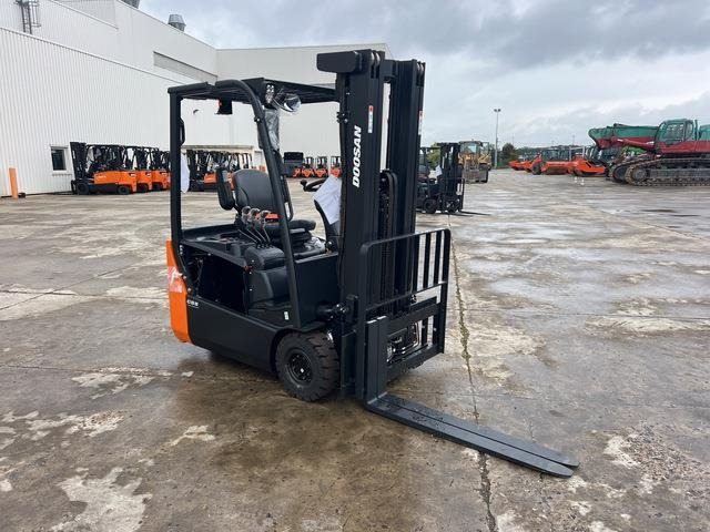 Doosan B15T-7 PLUS - Električni viličar: slika 4 Doosan B15T-7 PLUS - Električni viličar: slika 4