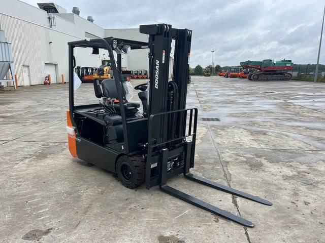 Doosan B20T-7 PLUS - Električni viličar: slika 4 Doosan B20T-7 PLUS - Električni viličar: slika 4
