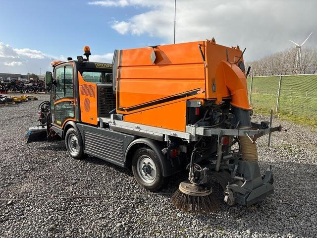 Boschung Pony P4T - Vozilo za pometanje: slika 3 Boschung Pony P4T - Vozilo za pometanje: slika 3