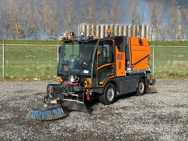 Boschung Pony P4T - Vozilo za pometanje: slika 2 Boschung Pony P4T - Vozilo za pometanje: slika 2