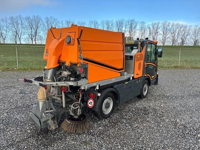 Boschung Pony P4T - Vozilo za pometanje: slika 4 Boschung Pony P4T - Vozilo za pometanje: slika 4