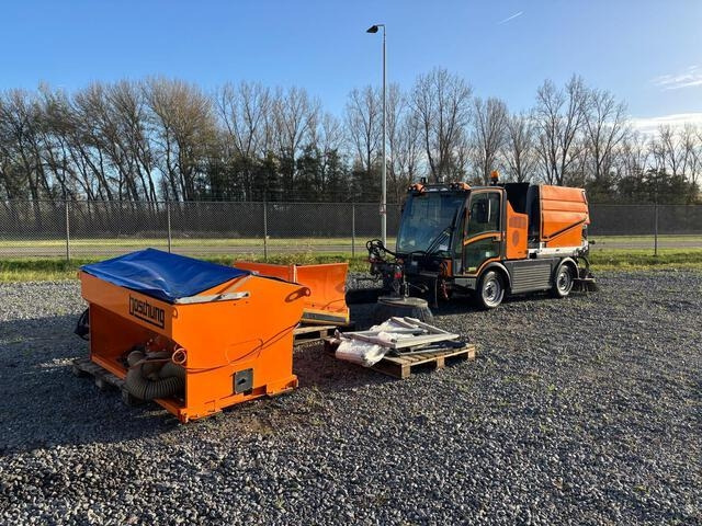 Boschung Pony P4T - Vozilo za pometanje: slika 1 Boschung Pony P4T - Vozilo za pometanje: slika 1