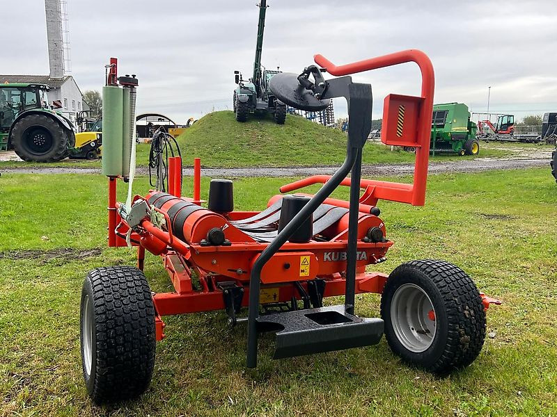 Kubota WR 1400 C - Ovijalnik za bale: slika 3 Kubota WR 1400 C - Ovijalnik za bale: slika 3