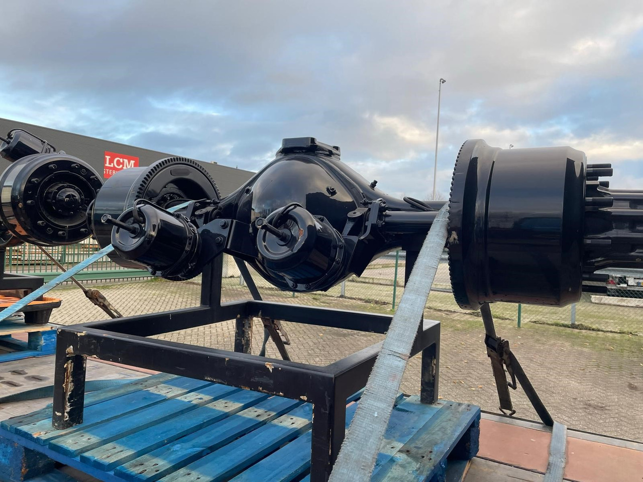 DAF vooras + achteras aandrijfas voor DAF 85/95 vrachtwagen - Os in deli za Tovornjak: slika 3 DAF vooras + achteras aandrijfas voor DAF 85/95 vrachtwagen - Os in deli za Tovornjak: slika 3