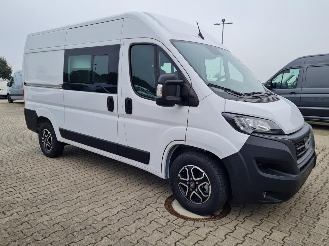 Fiat Ducato 35 Kasten Doka 7-Sitze 2x Schiebetür Maxi - Furgon, Dostavno vozilo z dvojno kabino: slika 4 Fiat Ducato 35 Kasten Doka 7-Sitze 2x Schiebetür Maxi - Furgon, Dostavno vozilo z dvojno kabino: slika 4