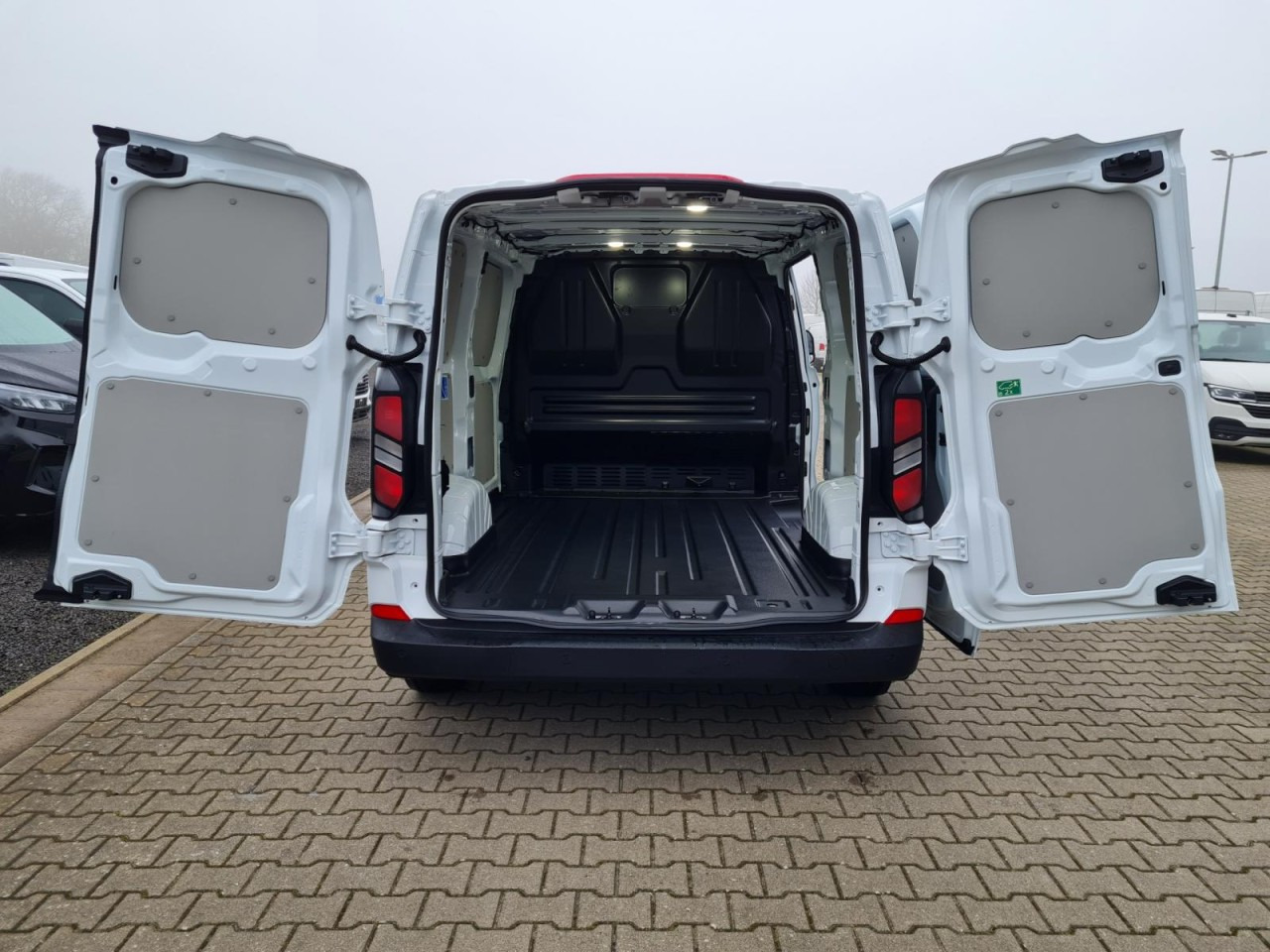 Ford Custom Kasten L1 Trend KLIMA KAMERA TEMPO VERKLEIDUNG - Mali kombi: slika 5 Ford Custom Kasten L1 Trend KLIMA KAMERA TEMPO VERKLEIDUNG - Mali kombi: slika 5