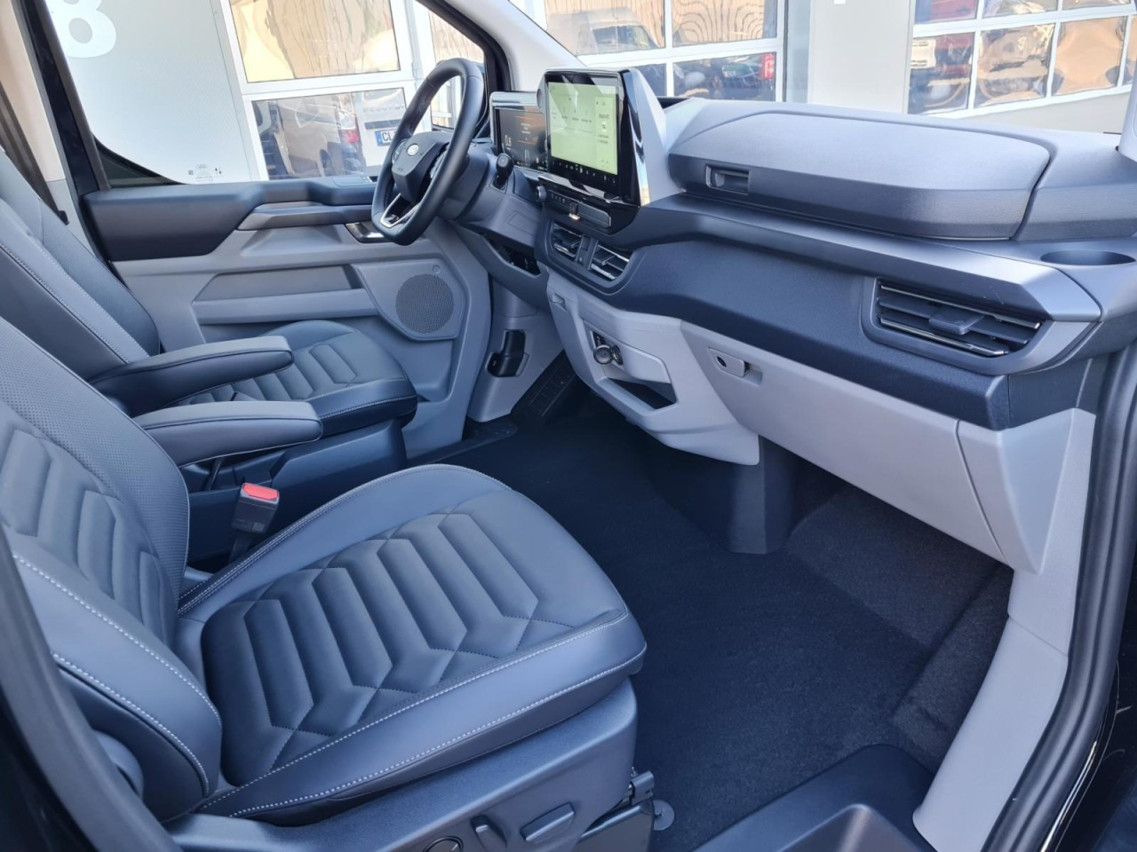 Dostavno vozilo z dvojno kabino Ford Tourneo Custom 320 L1 AG Titanium X AHK LED NAVI 2X SCHIEBE: slika 11