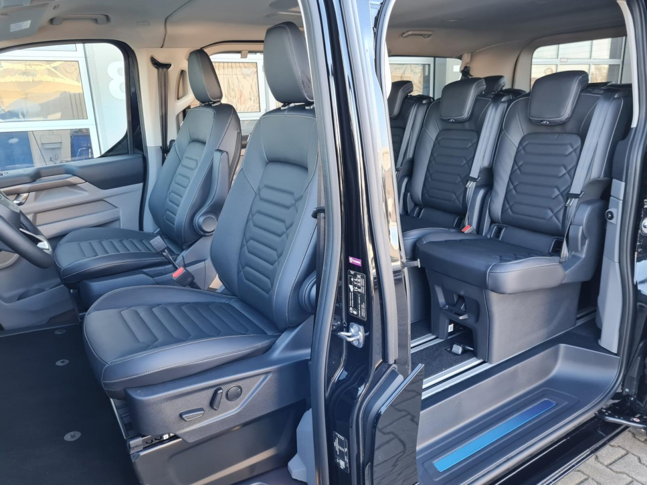 Dostavno vozilo z dvojno kabino Ford Tourneo Custom 320 L1 AG Titanium X AHK LED NAVI 2X SCHIEBE: slika 9