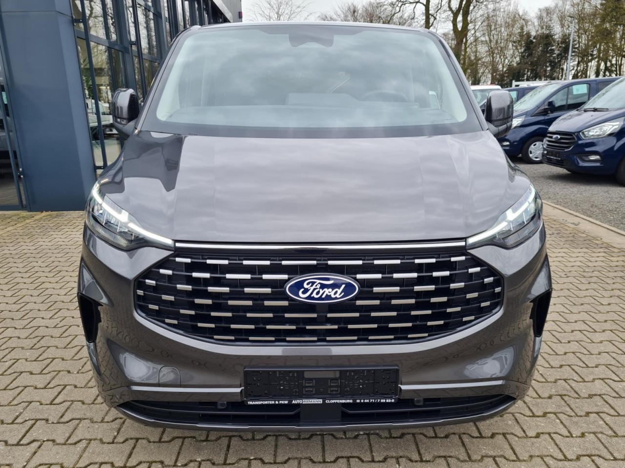 Ford Tourneo Custom 320 L1 AG Titanium X AHK LED NAVI 2X SCHIEBE - Potniški kombi: slika 2 Ford Tourneo Custom 320 L1 AG Titanium X AHK LED NAVI 2X SCHIEBE - Potniški kombi: slika 2