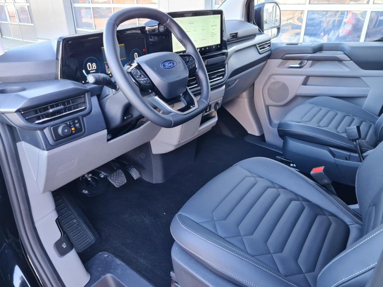 Dostavno vozilo z dvojno kabino Ford Tourneo Custom 320 L1 AG Titanium X AHK LED NAVI 2X SCHIEBE: slika 8