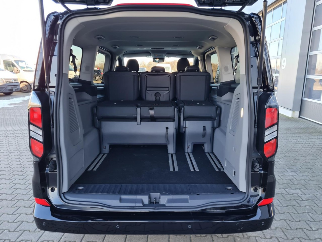 Dostavno vozilo z dvojno kabino Ford Tourneo Custom 320 L1 AG Titanium X AHK LED NAVI 2X SCHIEBE: slika 7