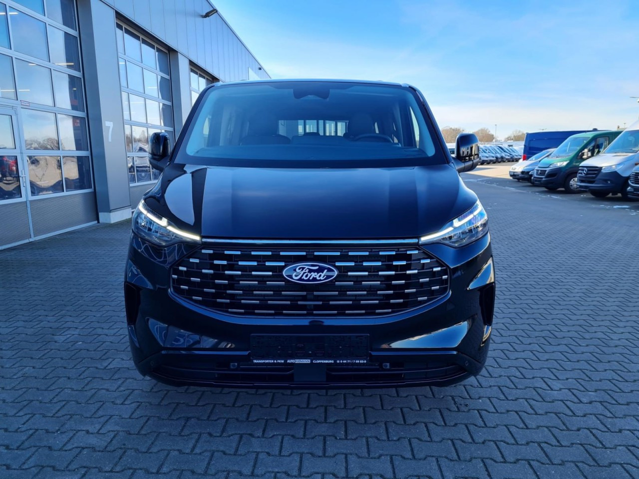 Ford Tourneo Custom 320 L1 AG Titanium X AHK LED NAVI 2X SCHIEBE - Dostavno vozilo z dvojno kabino: slika 2 Ford Tourneo Custom 320 L1 AG Titanium X AHK LED NAVI 2X SCHIEBE - Dostavno vozilo z dvojno kabino: slika 2