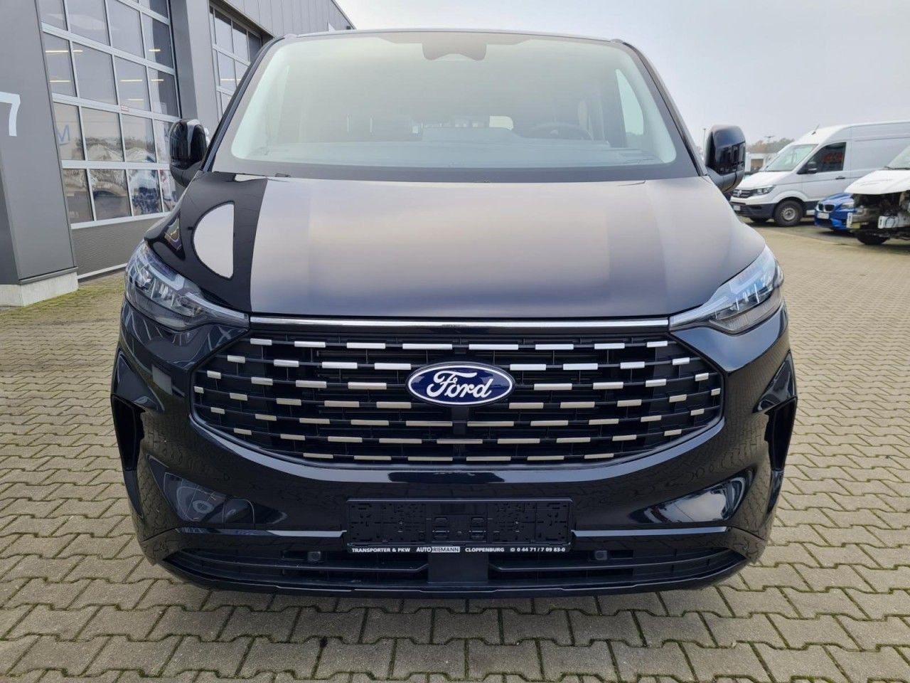 Ford Tourneo Custom 320 L2 Titanium 9 Sitze STANDHZ - Potniški kombi: slika 2 Ford Tourneo Custom 320 L2 Titanium 9 Sitze STANDHZ - Potniški kombi: slika 2