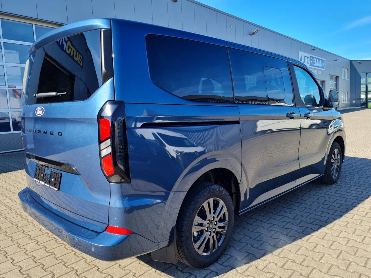 Ford Tourneo Custom 320 Titanium L1 AG 8-Sitze LED KA - Potniški kombi: slika 5 Ford Tourneo Custom 320 Titanium L1 AG 8-Sitze LED KA - Potniški kombi: slika 5