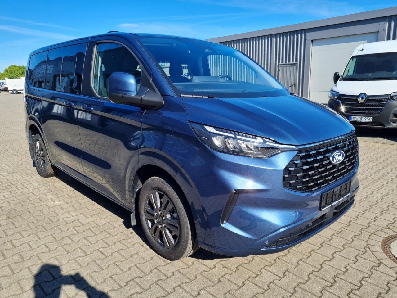 Ford Tourneo Custom 320 Titanium L1 AG 8-Sitze LED KA - Potniški kombi: slika 4 Ford Tourneo Custom 320 Titanium L1 AG 8-Sitze LED KA - Potniški kombi: slika 4