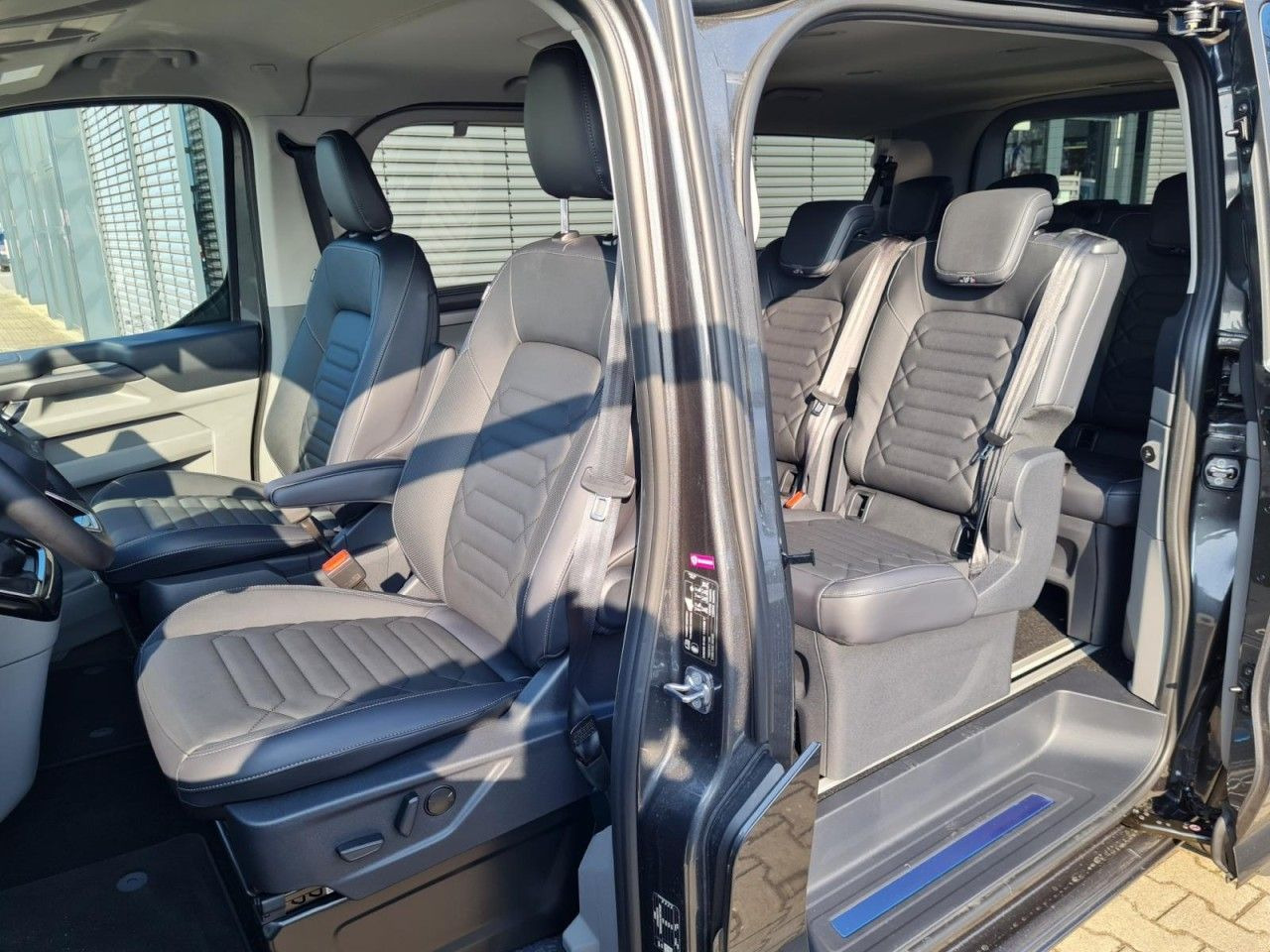 Potniški kombi Ford Tourneo Custom 320 Titanium X L1 AHK LED LMF NAV: slika 21