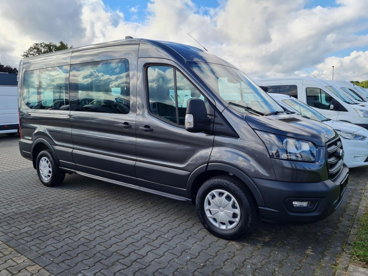 Ford Transit 350 Kombi L3 Trend 8 Sitze KAMERA AHK - Potniški kombi: slika 2 Ford Transit 350 Kombi L3 Trend 8 Sitze KAMERA AHK - Potniški kombi: slika 2