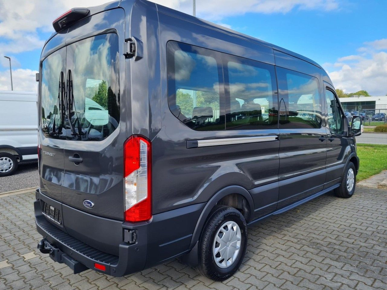 Ford Transit 350 Kombi L3 Trend 8 Sitze KAMERA AHK - Potniški kombi: slika 3 Ford Transit 350 Kombi L3 Trend 8 Sitze KAMERA AHK - Potniški kombi: slika 3