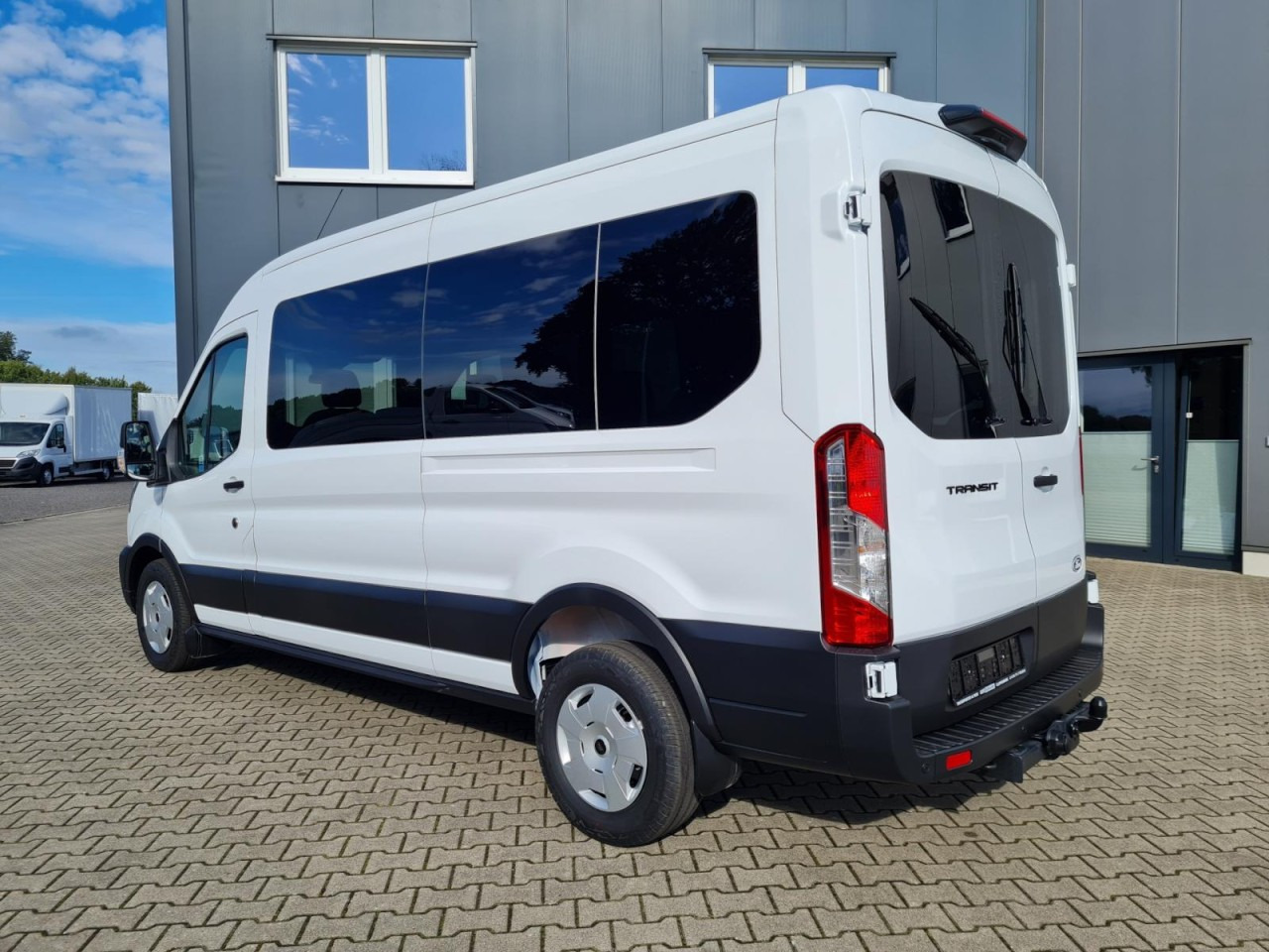 Ford Transit 350 Kombi TDCi L3 AG Trend 9 Sitze AHK KAMERA - Minibus, Potniški kombi: slika 4 Ford Transit 350 Kombi TDCi L3 AG Trend 9 Sitze AHK KAMERA - Minibus, Potniški kombi: slika 4