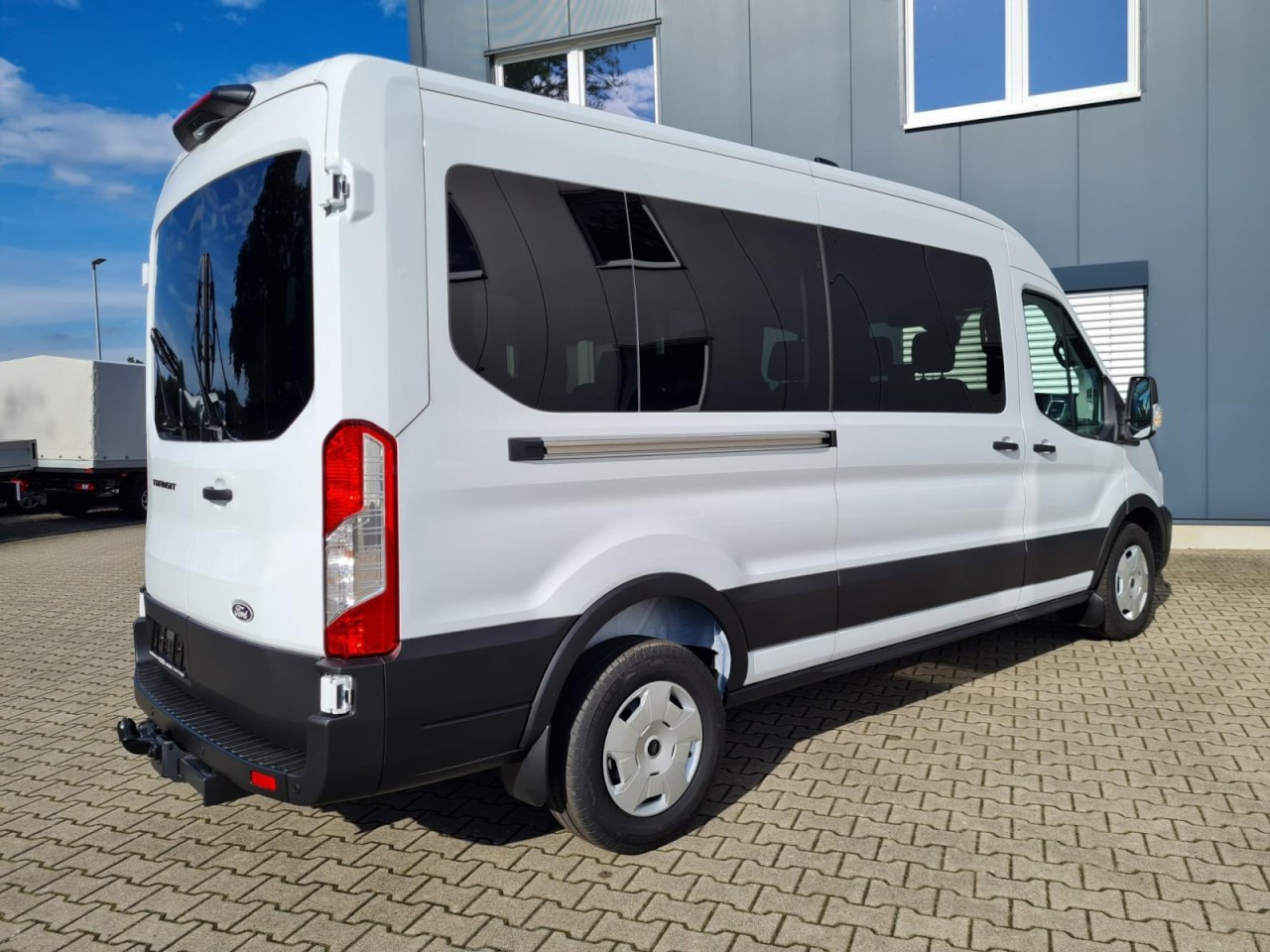 Ford Transit 350 Kombi TDCi L3 Trend 9 Sitzer AUTOMATIK - Minibus, Potniški kombi: slika 4 Ford Transit 350 Kombi TDCi L3 Trend 9 Sitzer AUTOMATIK - Minibus, Potniški kombi: slika 4
