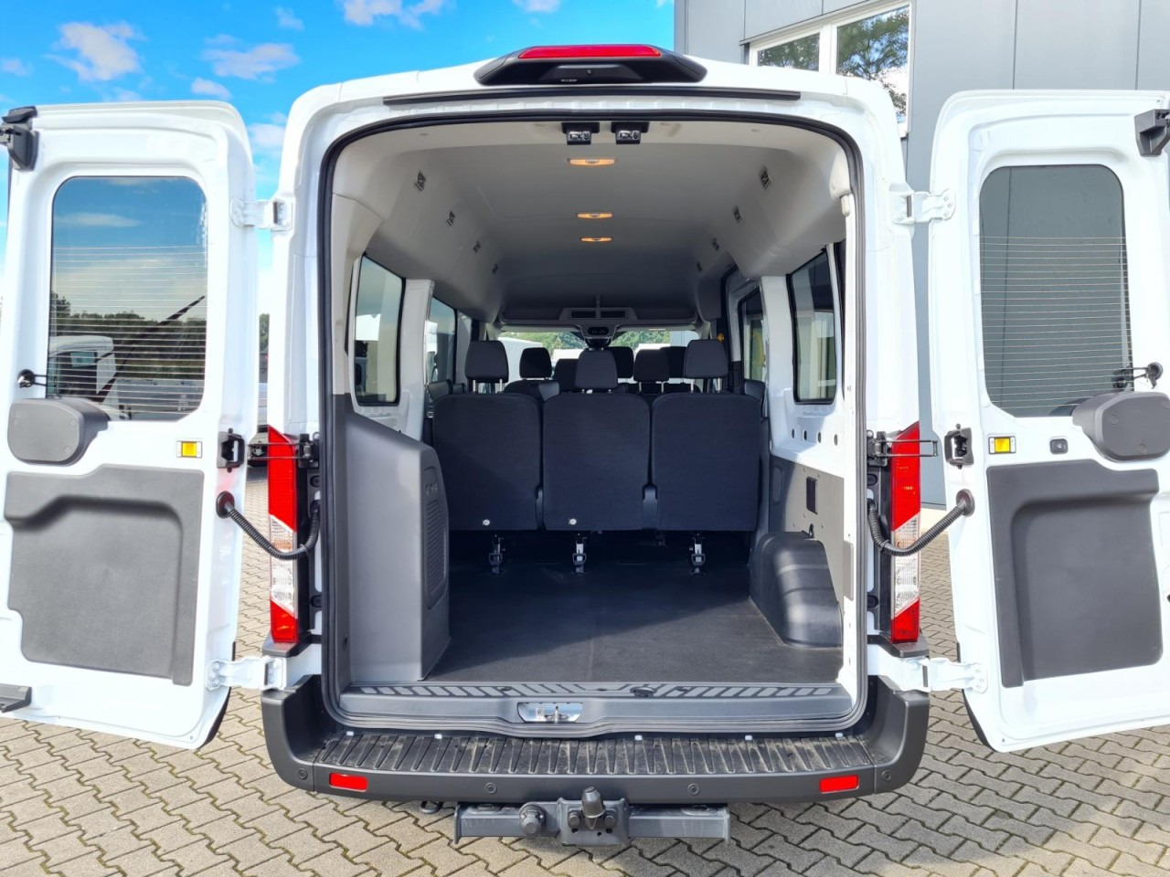 Ford Transit 350 Kombi TDCi L3 Trend 9 Sitzer AUTOMATIK - Dostavno vozilo z dvojno kabino: slika 5 Ford Transit 350 Kombi TDCi L3 Trend 9 Sitzer AUTOMATIK - Dostavno vozilo z dvojno kabino: slika 5