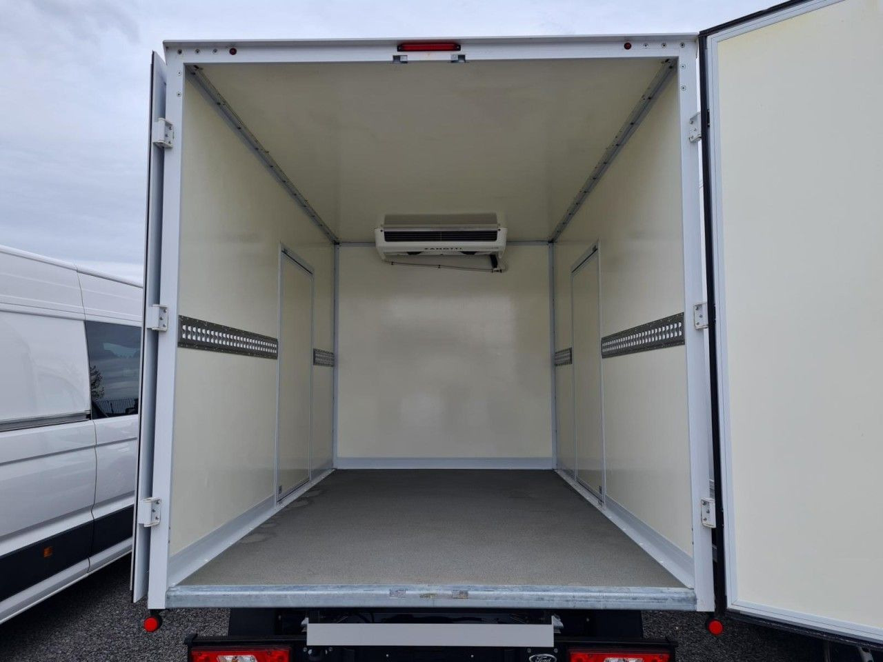 Ford Transit 350 Kühlkoffer STAND+FAHRKÜHLUNG TREND Ford Transit 350 Kühlkoffer STAND+FAHRKÜHLUNG TREND - Hladilno vozilo: slika 5 Ford Transit 350 Kühlkoffer STAND+FAHRKÜHLUNG TREND Ford Transit 350 Kühlkoffer STAND+FAHRKÜHLUNG TREND - Hladilno vozilo: slika 5