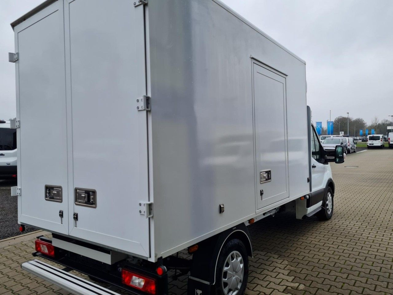Ford Transit 350 Kühlkoffer STAND+FAHRKÜHLUNG TREND Ford Transit 350 Kühlkoffer STAND+FAHRKÜHLUNG TREND - Hladilno vozilo: slika 4 Ford Transit 350 Kühlkoffer STAND+FAHRKÜHLUNG TREND Ford Transit 350 Kühlkoffer STAND+FAHRKÜHLUNG TREND - Hladilno vozilo: slika 4