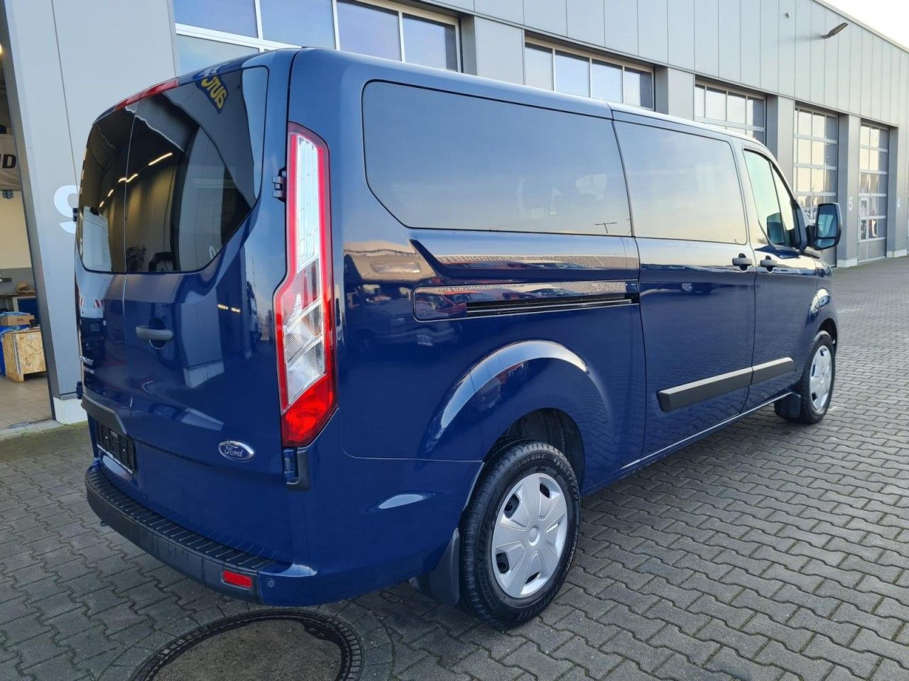 Ford Transit Custom Kombi 320 L2 Trend 9 Sitze KLIMA - Potniški kombi: slika 4 Ford Transit Custom Kombi 320 L2 Trend 9 Sitze KLIMA - Potniški kombi: slika 4