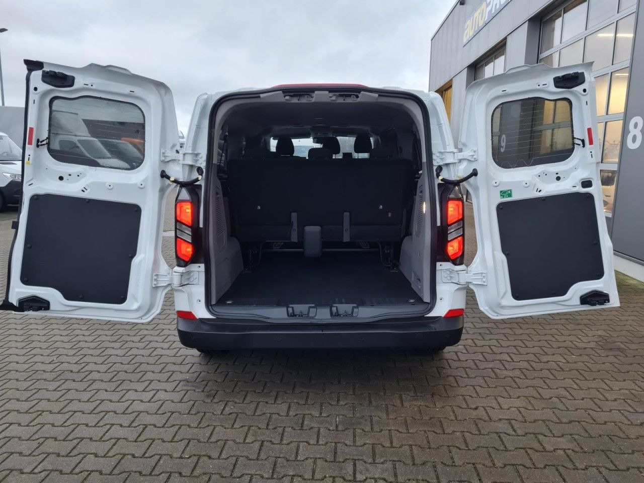 Ford Transit Custom Trend 320 L2 9 Sitzer - Potniški kombi: slika 5 Ford Transit Custom Trend 320 L2 9 Sitzer - Potniški kombi: slika 5