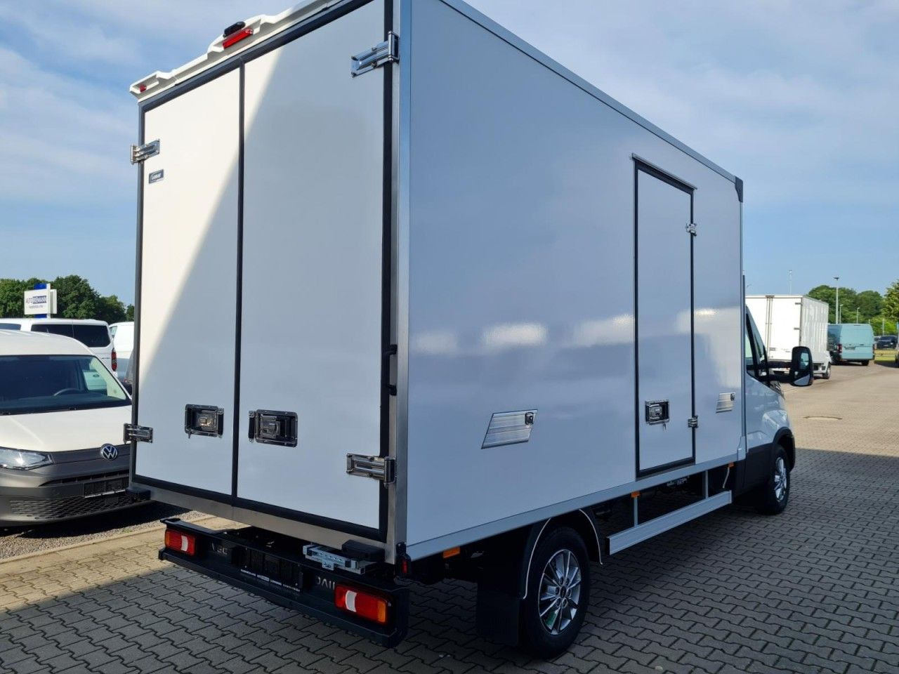 Iveco 35S 18 3.0 Koffer Hi Matic LM KLIMA KAMERA Navig - Dostavno vozilo z zabojnikom: slika 4 Iveco 35S 18 3.0 Koffer Hi Matic LM KLIMA KAMERA Navig - Dostavno vozilo z zabojnikom: slika 4