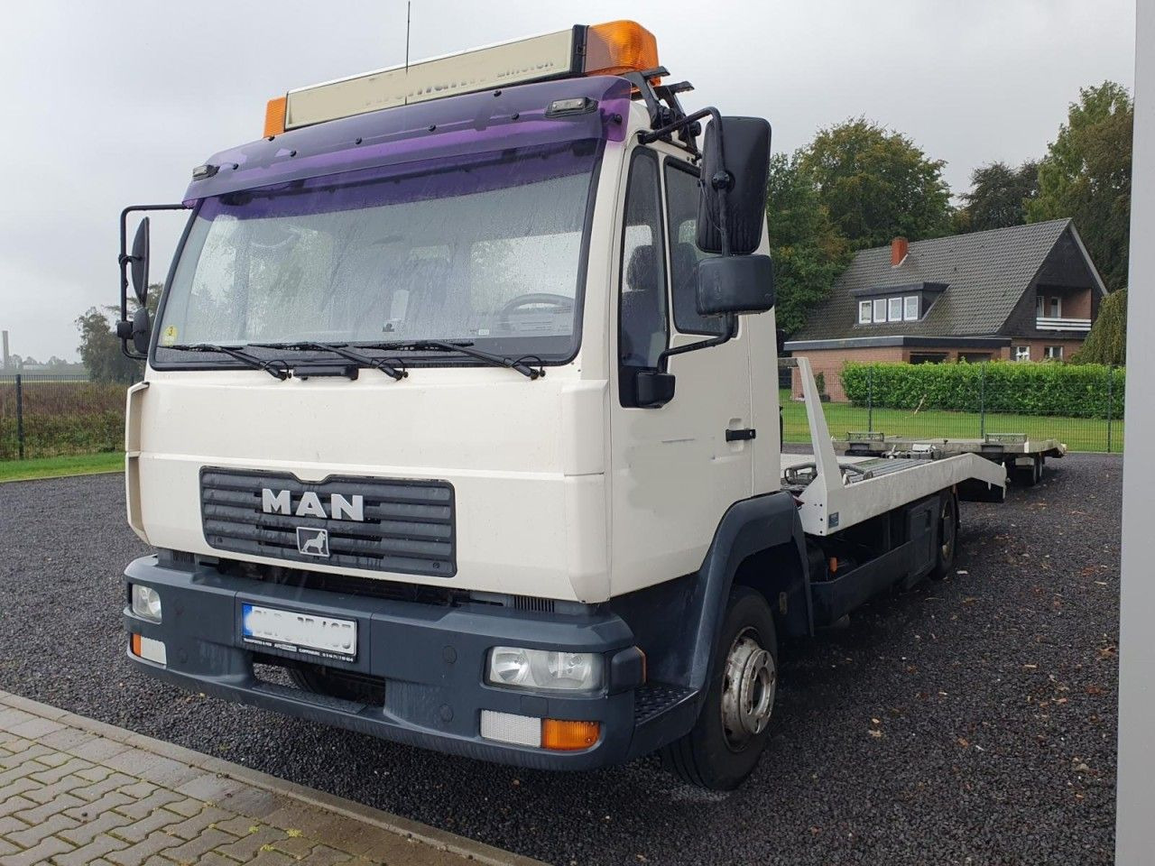 MAN LE 8.180 Autotransporter evtl. mit Anhänger - Tovornjak avtotransporter: slika 2 MAN LE 8.180 Autotransporter evtl. mit Anhänger - Tovornjak avtotransporter: slika 2