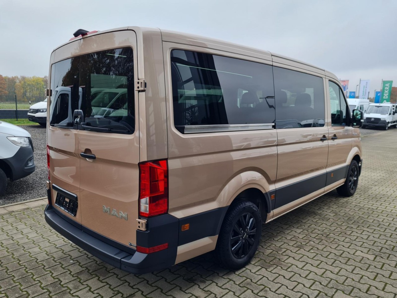 Man TGE 3.180 TDi Kombi 9 Sitze ALU KAMERA LED LEDER Sonderumbau - Minibus, Potniški kombi: slika 4 Man TGE 3.180 TDi Kombi 9 Sitze ALU KAMERA LED LEDER Sonderumbau - Minibus, Potniški kombi: slika 4